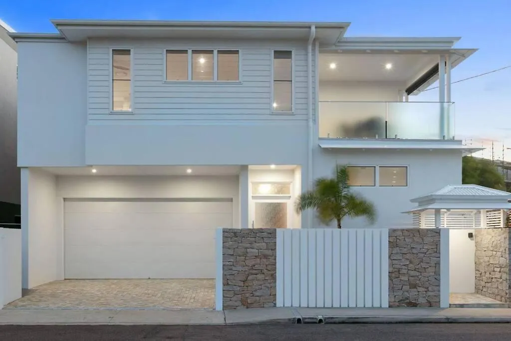 Leo2-Sophisticated, Beach Holiday Home Sunshine Coast 0*,