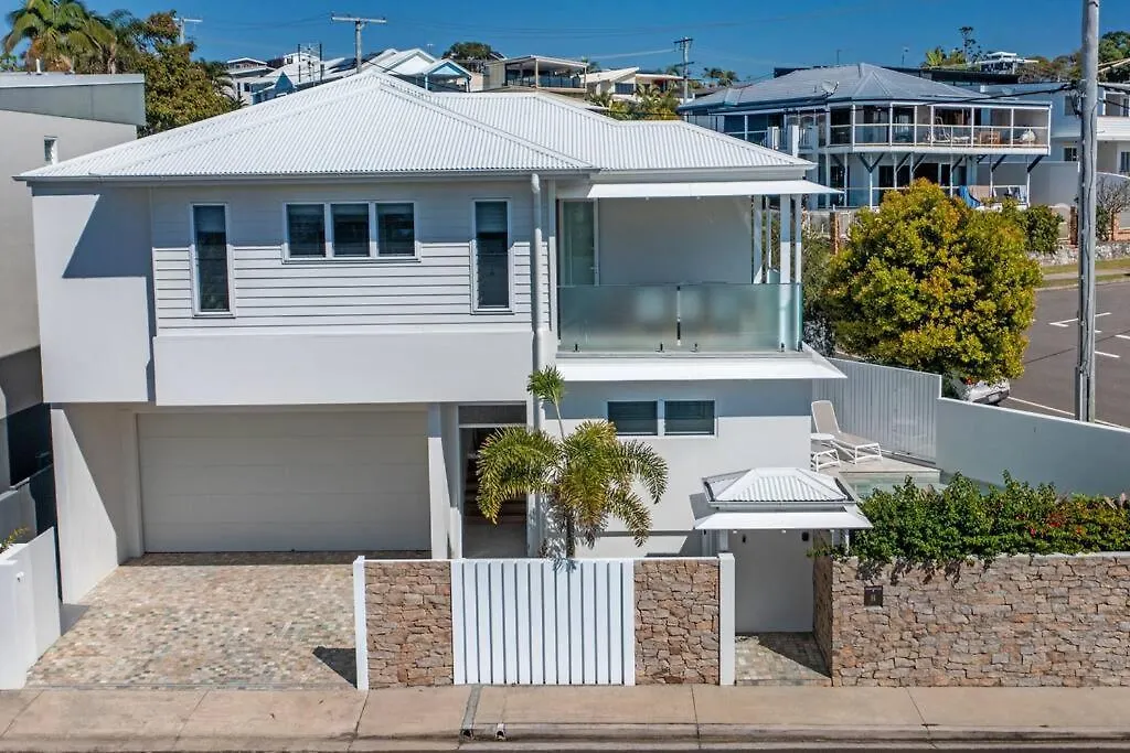 Leo2-Sophisticated, Beach Holiday Home Sunshine Coast