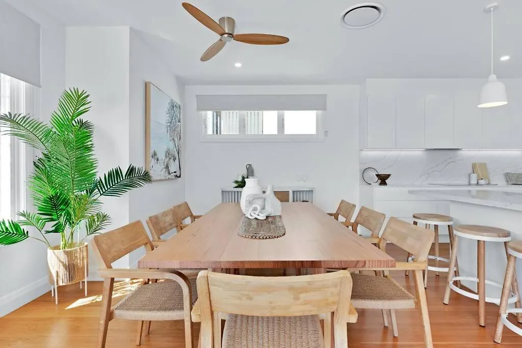 Leo2-Sophisticated, Beach Holiday Home Sunshine Coast