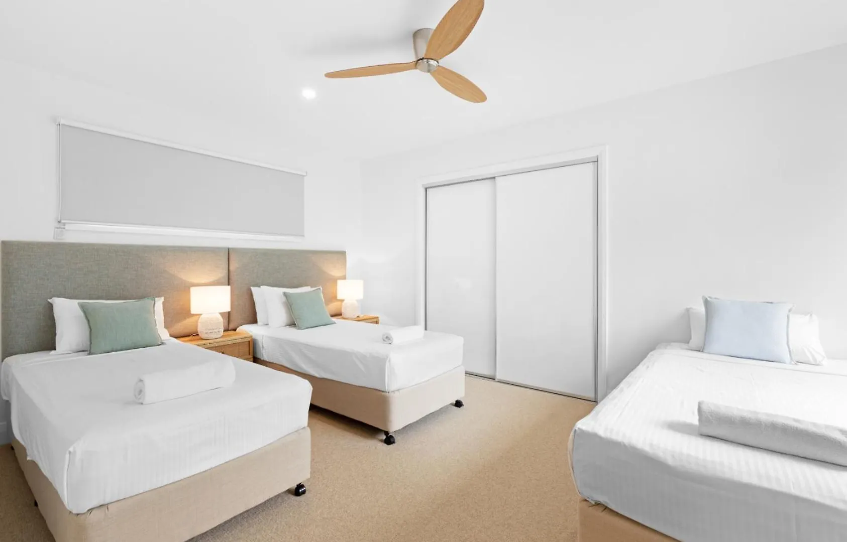 Leo2-Sophisticated, Beach Holiday Home Sunshine Coast Avustralya
