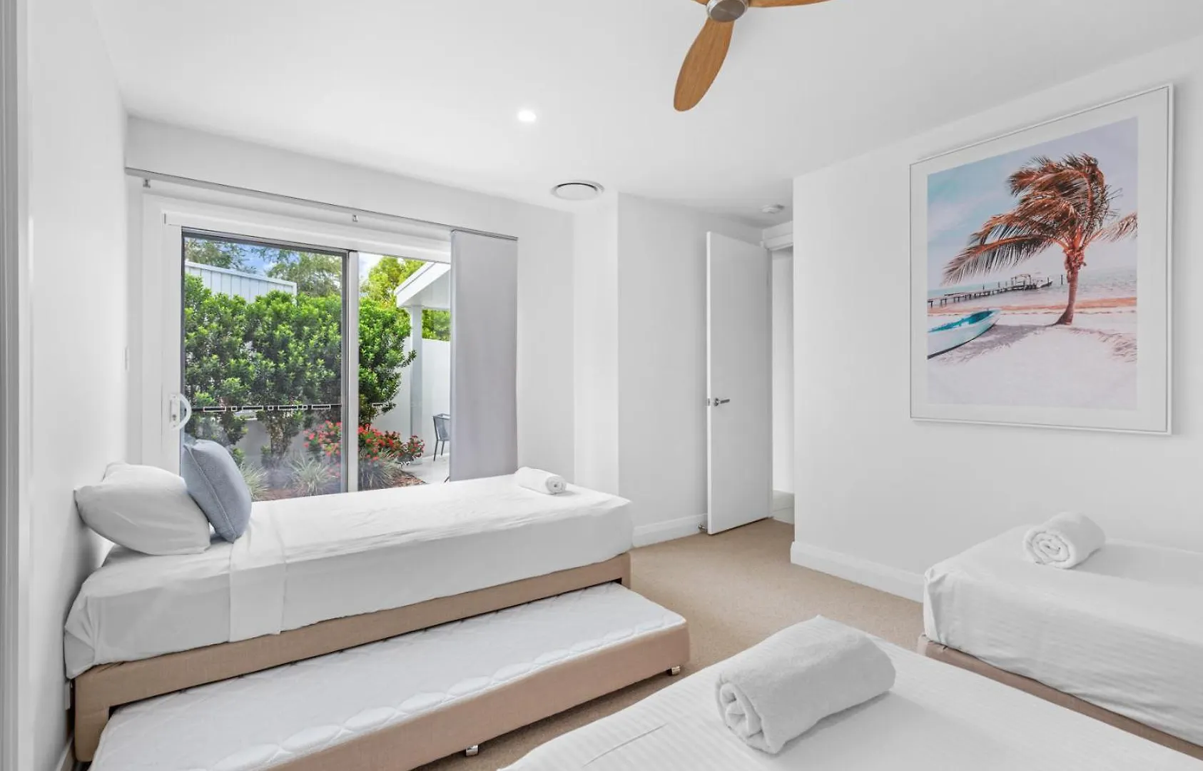 Leo2-Sophisticated, Beach Holiday Home Sunshine Coast