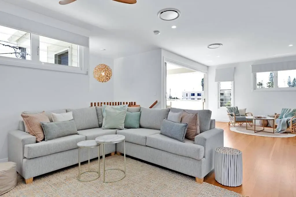 Leo2-Sophisticated, Beach Holiday Home Sunshine Coast